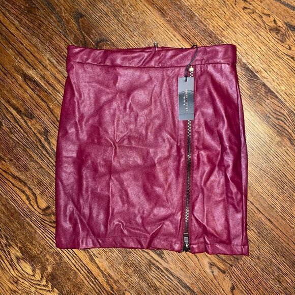 New Romeo and Juliet skirt - Picture 1 of 3